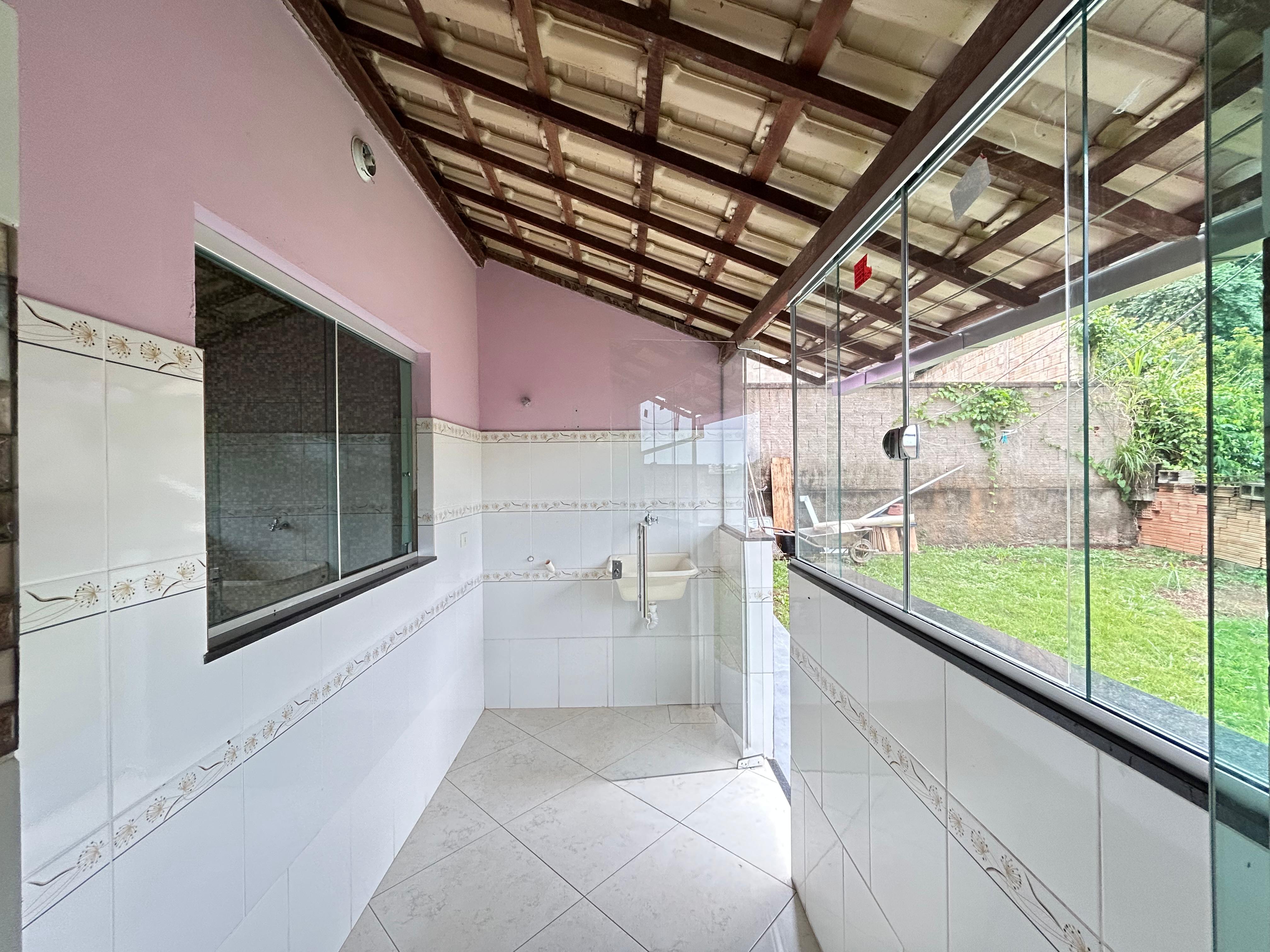 Casa para Locação no Recanto da Mata, Itabirito, 2 Quartos e Quintal Amplo