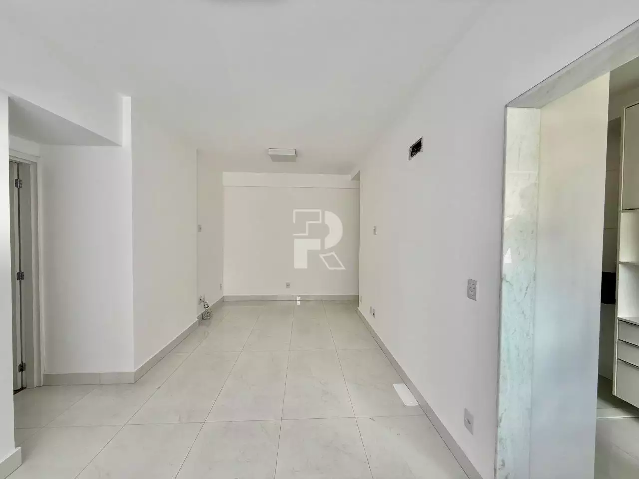 Apartamento 3 quartos para locação no Savassi, andar alto com 2 vagas