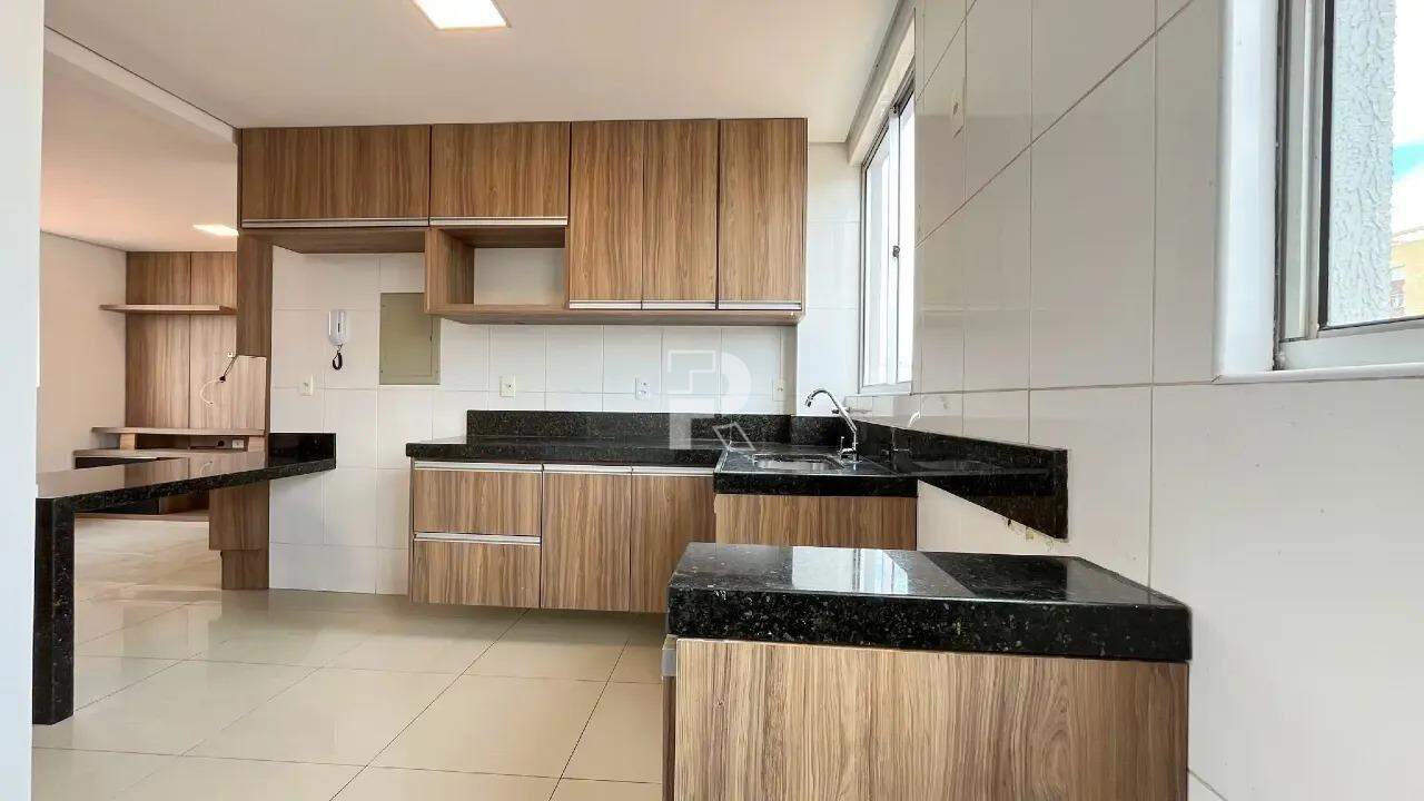 Cobertura Duplex à Venda – 3 Quartos, 1 Suíte, 2 Vagas – 130m² – Santo Antônio