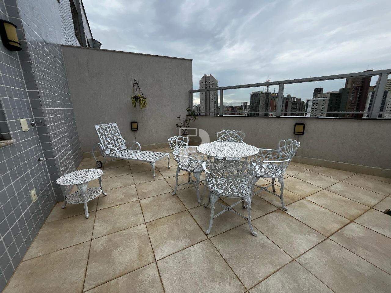 Cobertura à Venda – 3 Quartos, 1 Suíte, 2 Vagas – Lourdes – 204m²