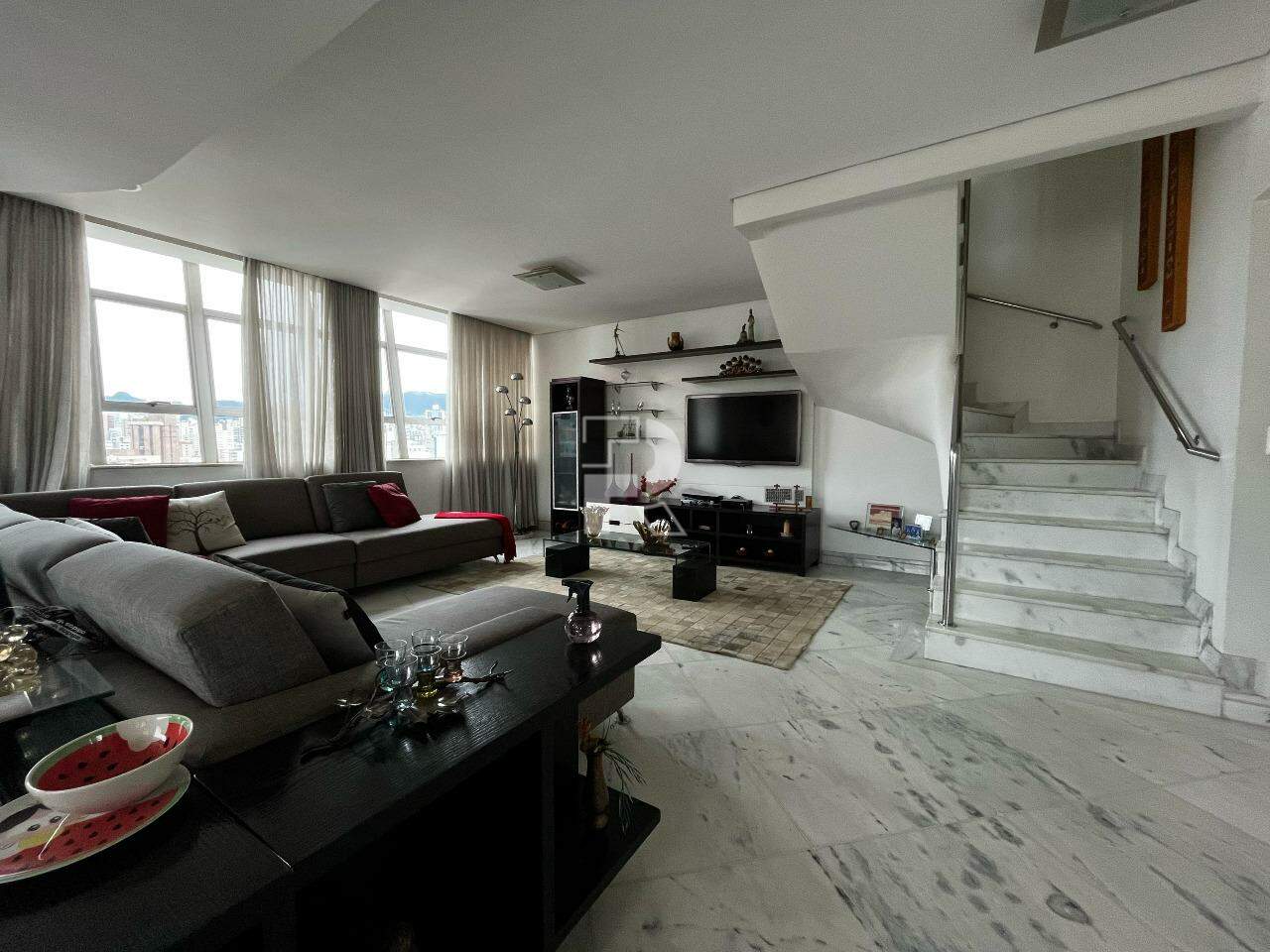 Cobertura à Venda – 3 Quartos, 1 Suíte, 2 Vagas – Lourdes – 204m²