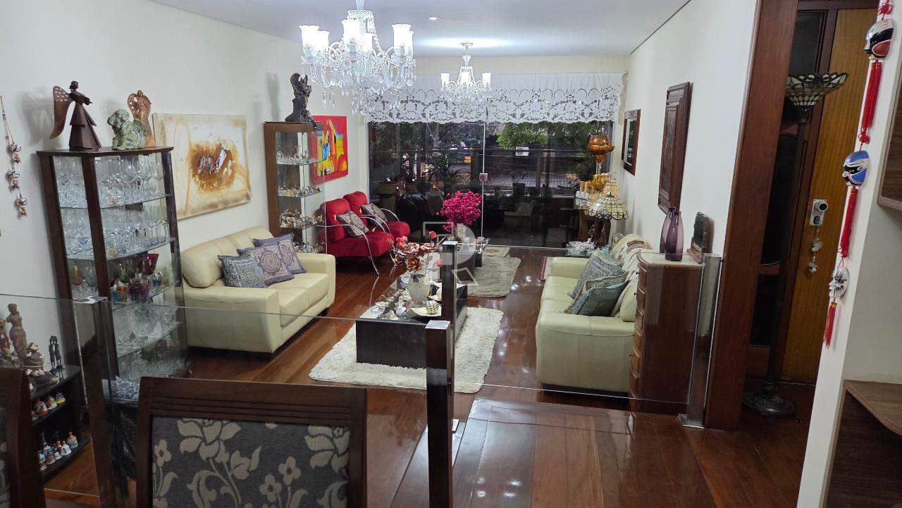 Apartamento à venda no Lourdes com 182m², 4 quartos (2 suítes) e 2 vagas