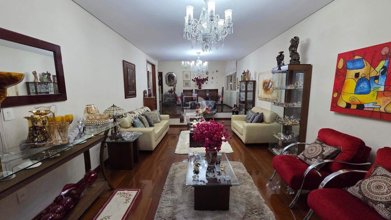 Apartamento à venda no Lourdes com 182m², 4 quartos (2 suítes) e 2 vagas