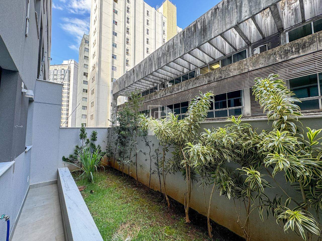 APARTAMENTO COM ÁREA PRIVATIVA 02 QUARTOS - SAVASSI