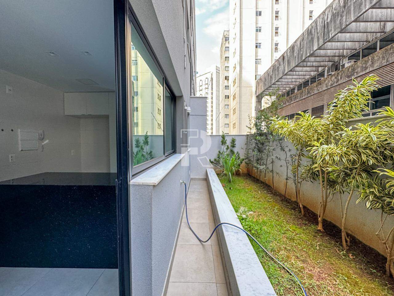 APARTAMENTO COM ÁREA PRIVATIVA 02 QUARTOS - SAVASSI
