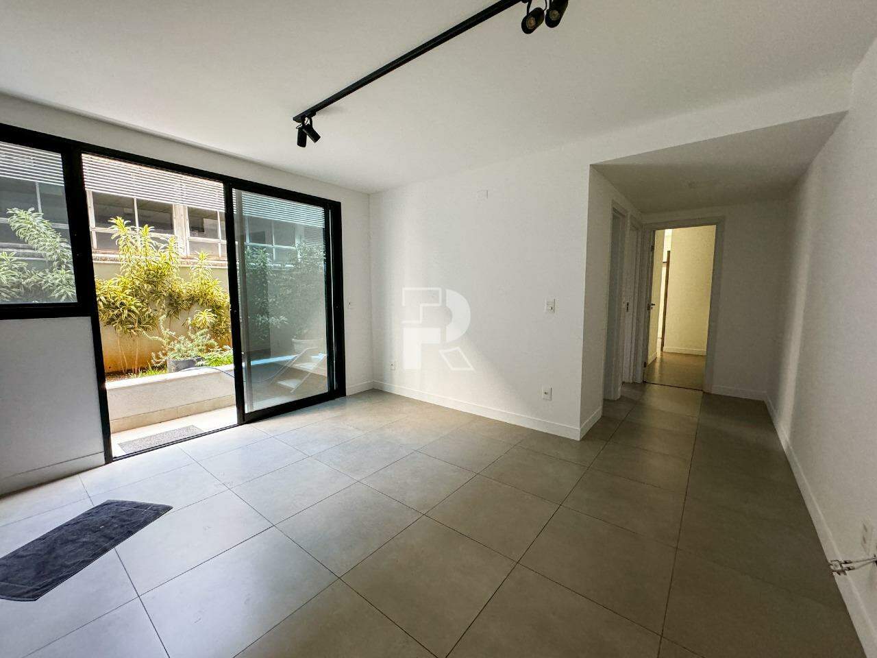 APARTAMENTO COM ÁREA PRIVATIVA 02 QUARTOS - SAVASSI