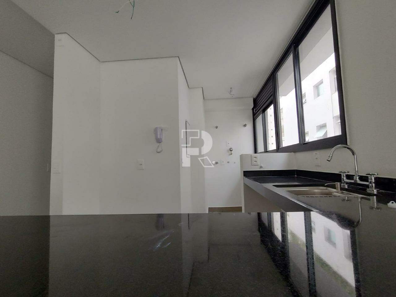 Área privativa em Serra (BH) – 76,56 m² com 107,85 m² externo, 2 vagas
