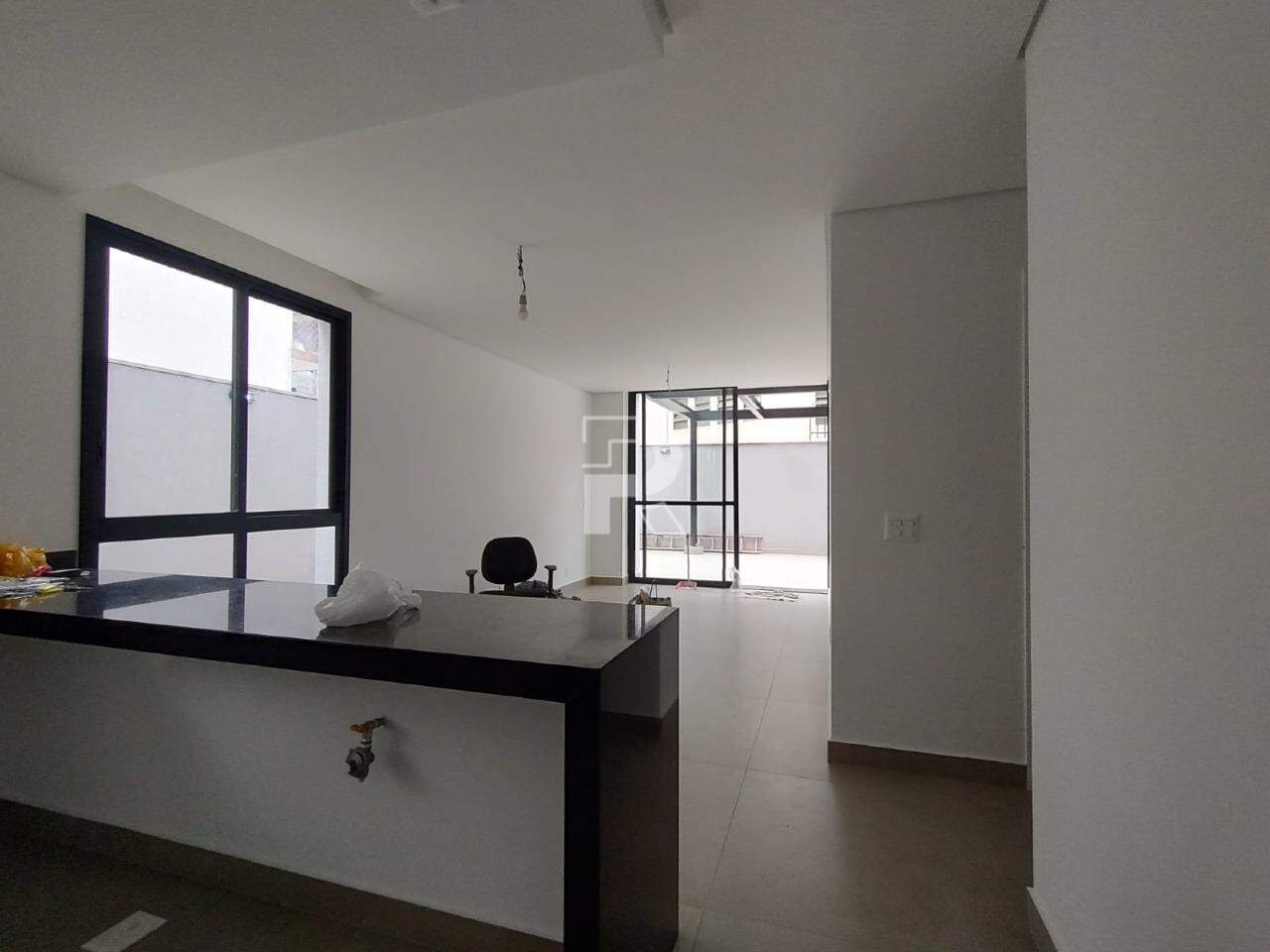 Área privativa em Serra (BH) – 76,56 m² com 107,85 m² externo, 2 vagas