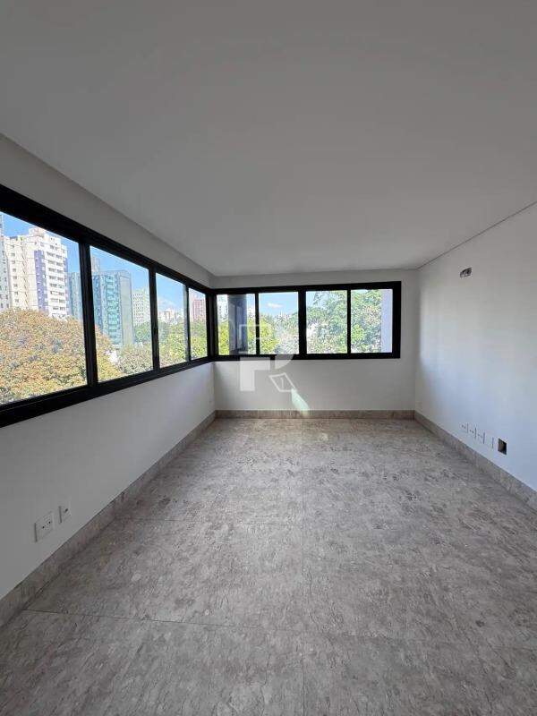 Apartamento de 205 m² no Lourdes, BH — 4 suítes, 4 vagas, frente, lazer completo
