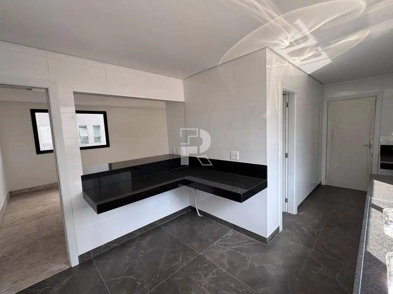Cobertura Residencial em Lourdes — 5 suítes, 5 vagas, lazer completo
