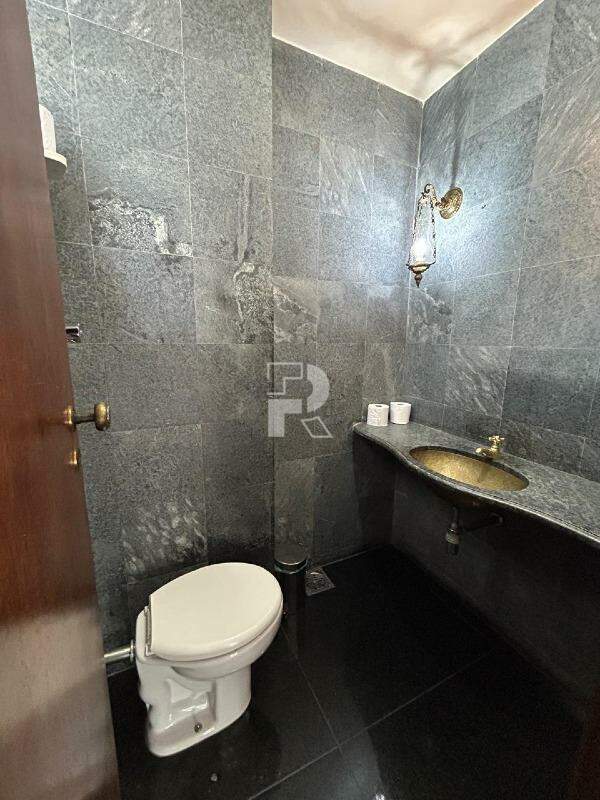 Apartamento na Serra – 4 Suítes, 4 Vagas, 300m² com Varanda Integrada