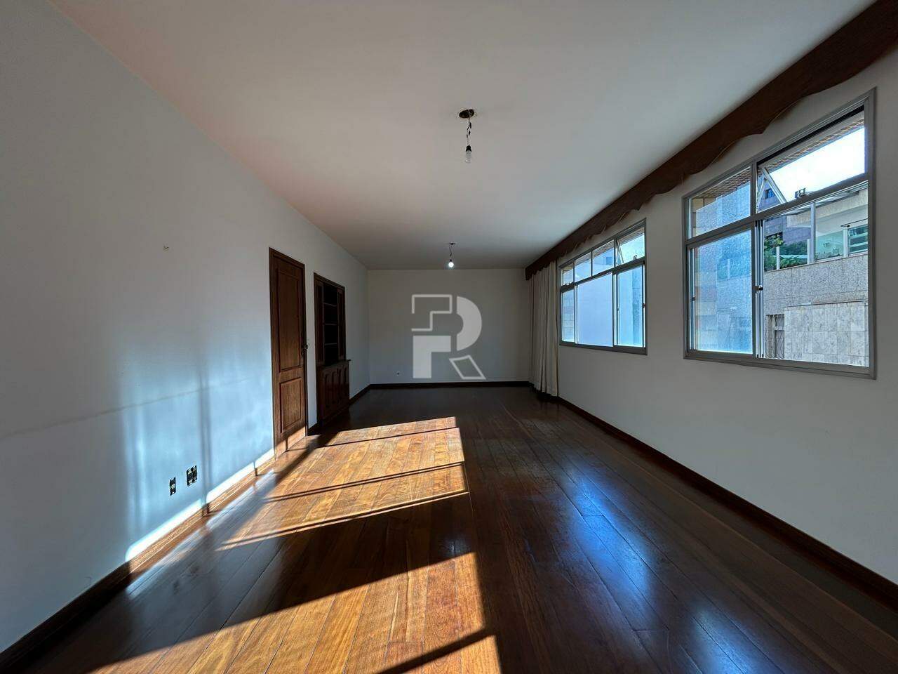 Anchieta | Amplo Apartamento com 4 Quartos (1 Suíte), DCE, 3 Vagas e 1 por Andar em Prédio Tradicional e Muito Bem Conservado