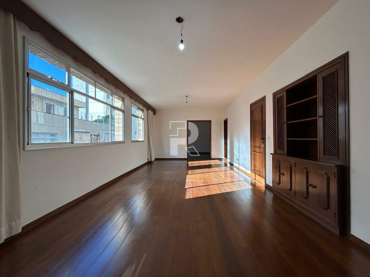 Anchieta | Amplo Apartamento com 4 Quartos (1 Suíte), DCE, 3 Vagas e 1 por Andar em Prédio Tradicional e Muito Bem Conservado