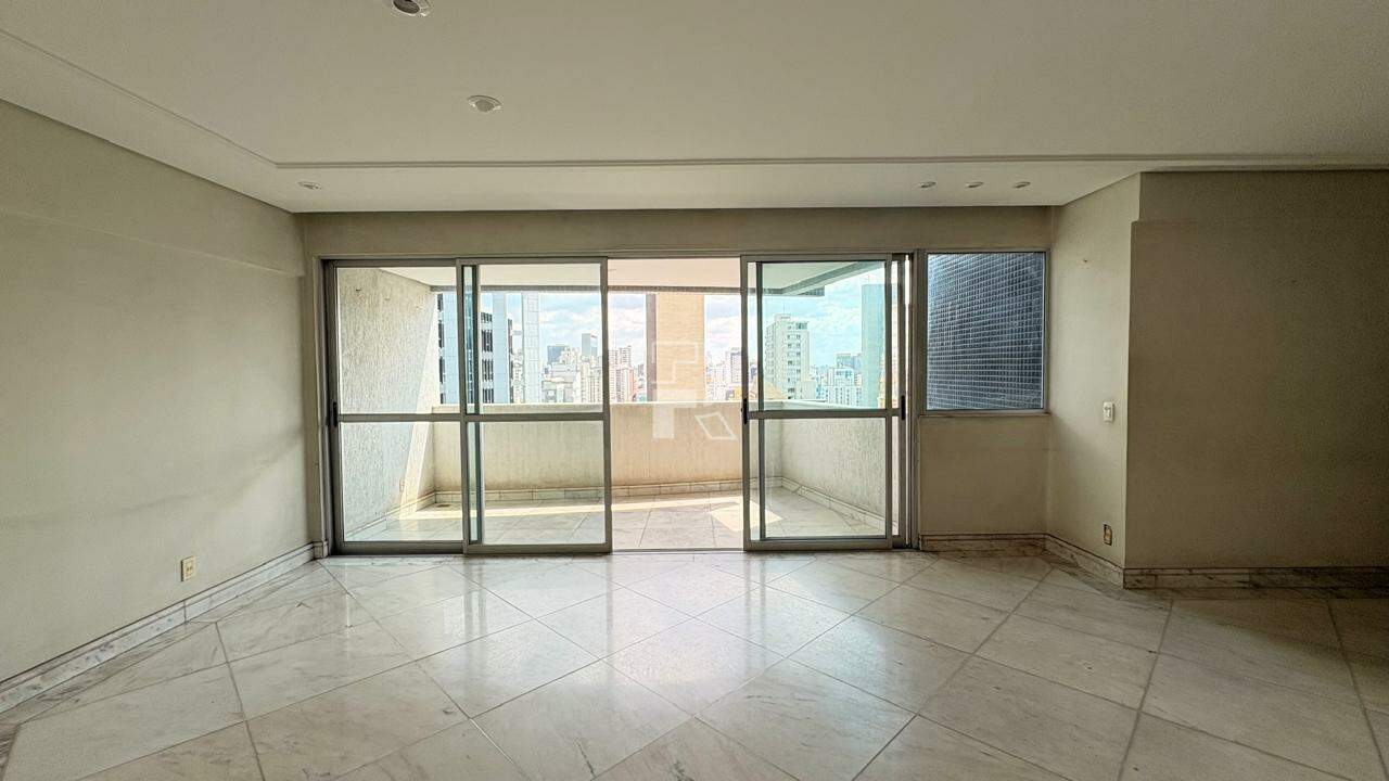 Cobertura à Venda – 3 Quartos, 1 Suíte, 2 Vagas – Lourdes – 204m²