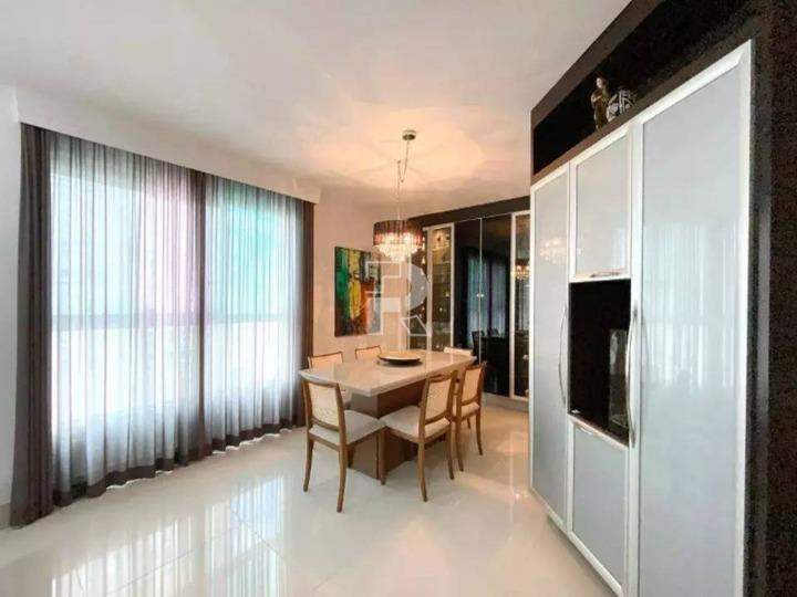 Apartamento à venda na Savassi, com 4 quartos (3 suítes) e 3 vagas 