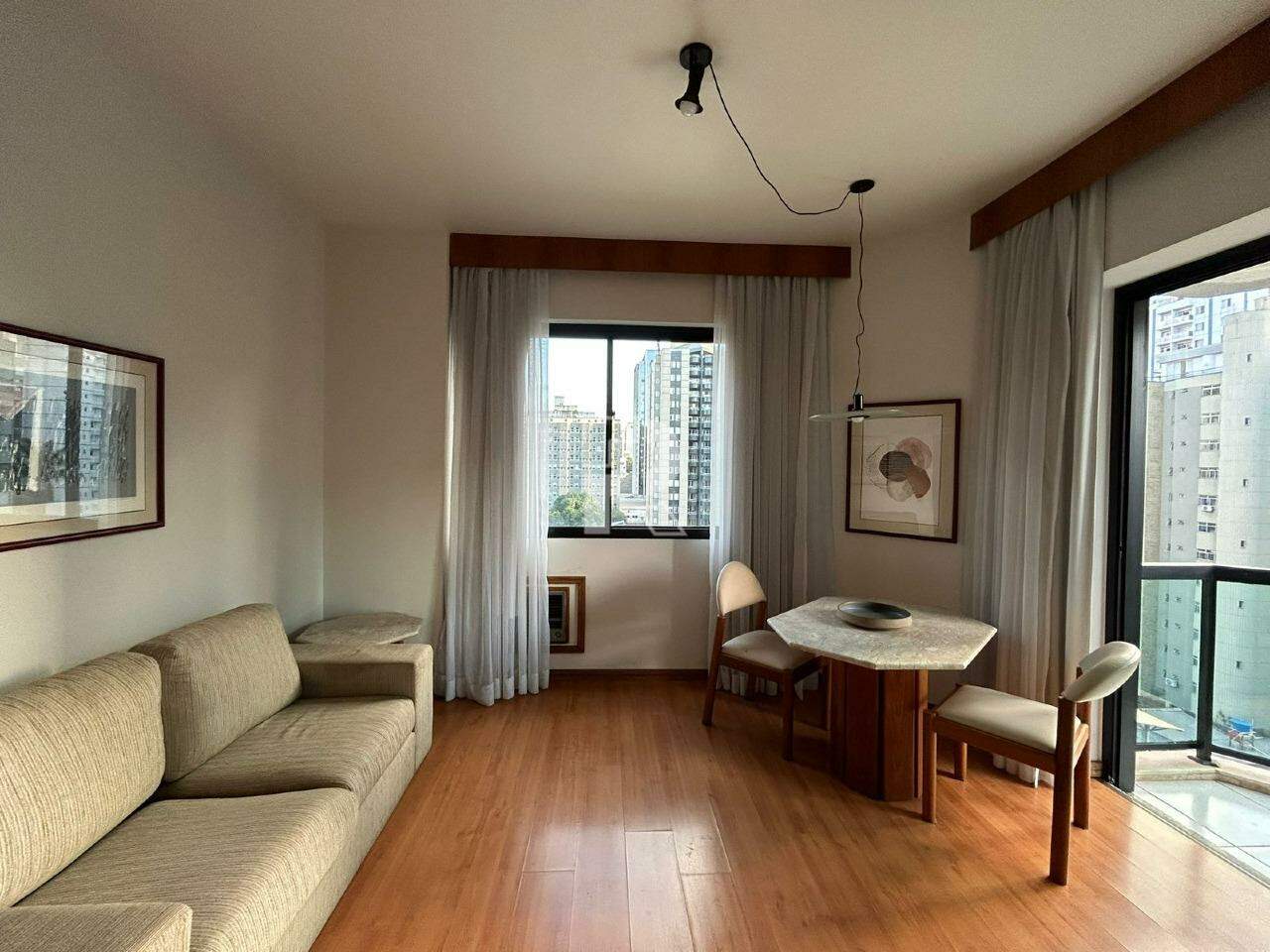 Apartamento 1 quarto mobiliado com varanda e 1 vaga na Savassi | Belo Horizonte