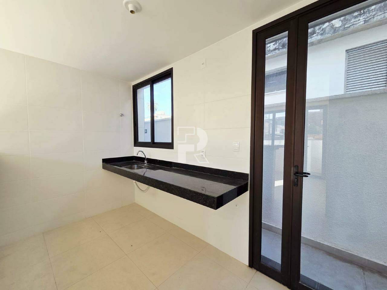 Apartamentpo de área privativa à venda com 136 m², 3 quartos (1 suíte)