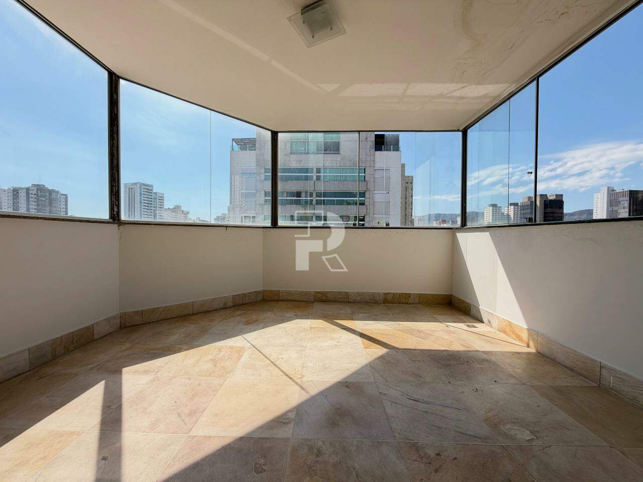 Cobertura com 5 Quartos e 5 banheiros à Venda, 382 m² por R$ 2.990.000,00
