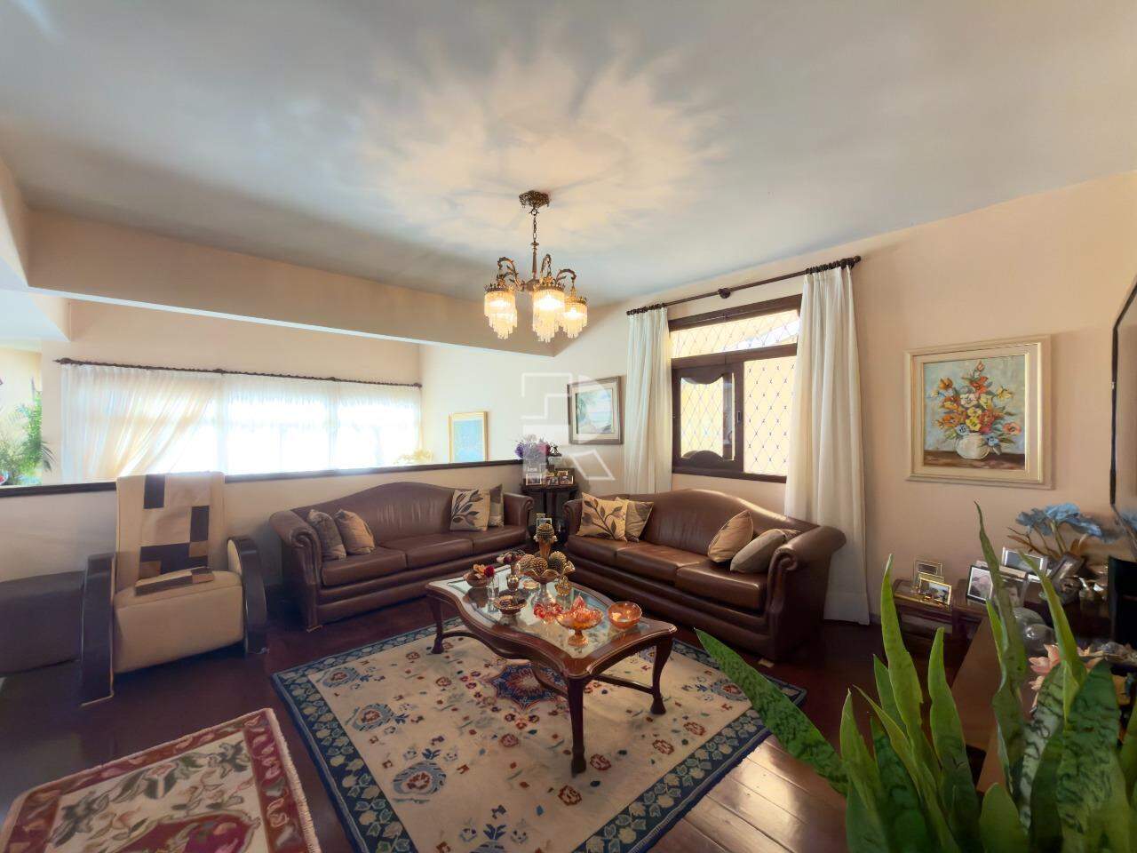 Casa à venda 374m² por R$ 2.000.000,00