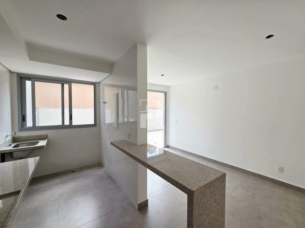 Apartamento de área privativa com 2 quartos (2 suítes) e lavabo, 2 vagas, no Funcionários
