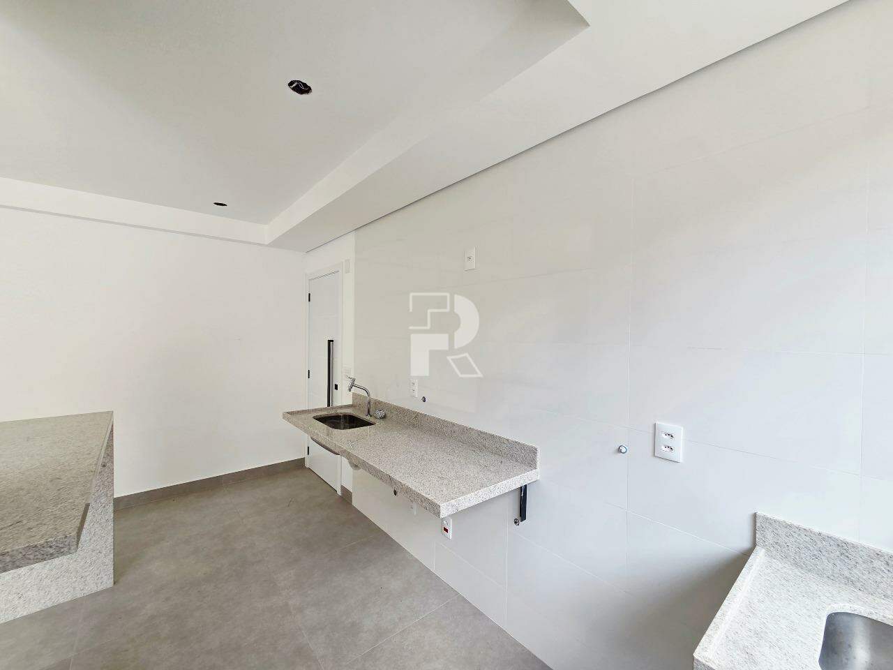 Apartamento de área privativa com 2 quartos (2 suítes) e lavabo, 2 vagas, no Funcionários