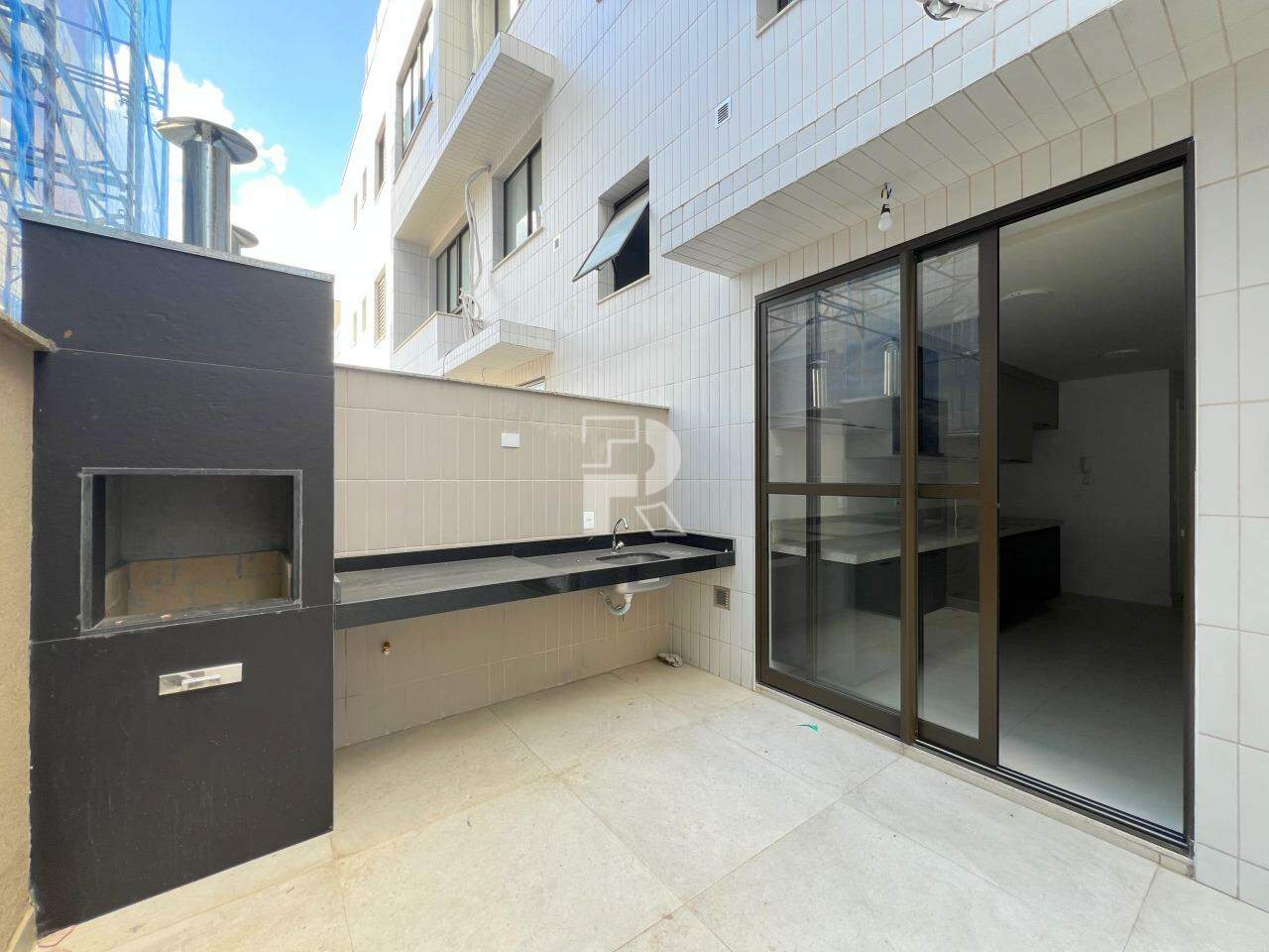 APARTAMENTO COM ÁREA PRIVATIVA 3 QUARTOS PRADO À VENDA
