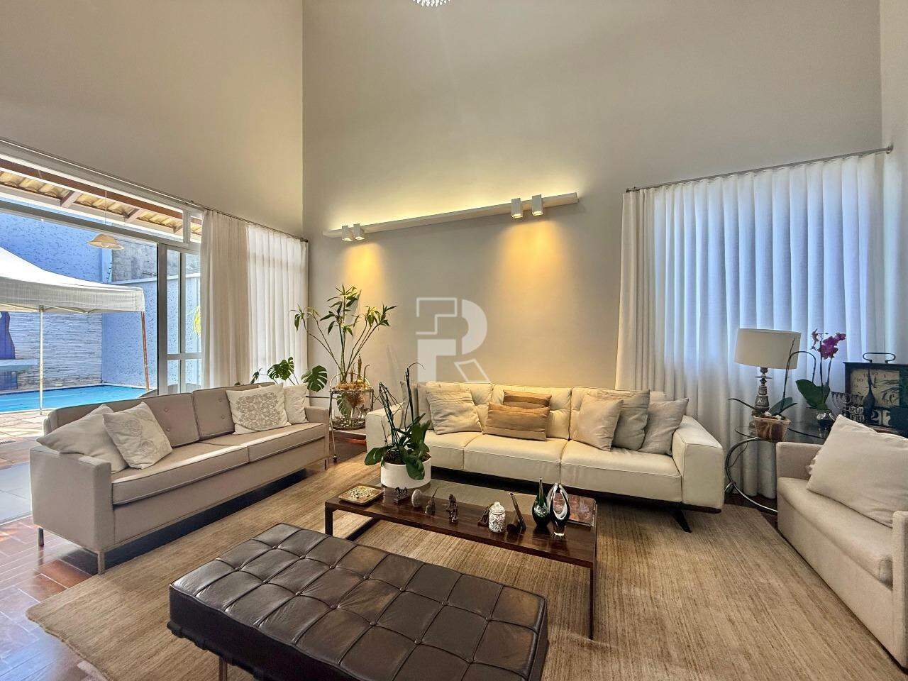 Casa à venda, 5 quartos, 1 suíte, 4 vagas, Santa Lúcia - Belo Horizonte/MG
