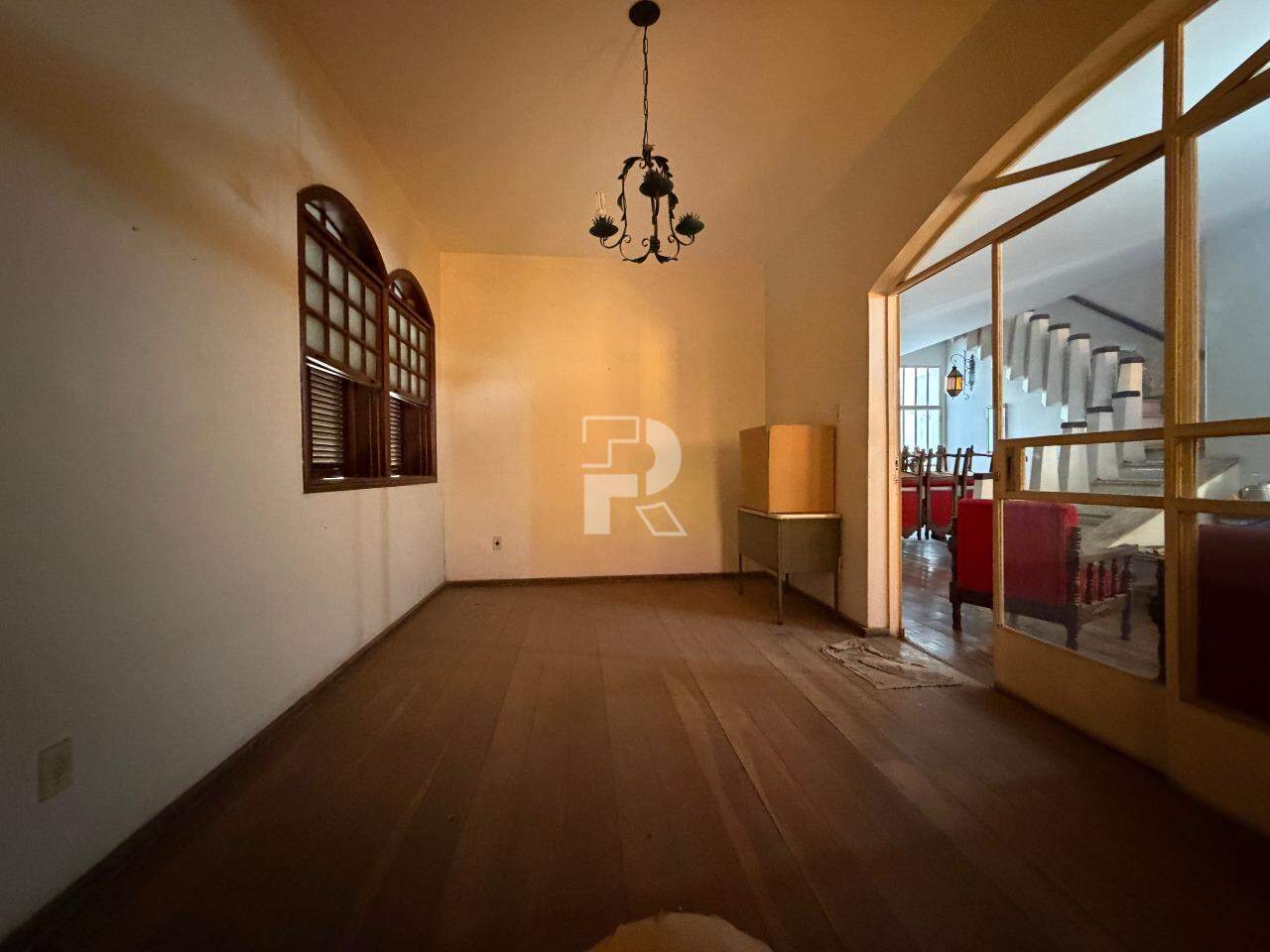CASA | 5 QUARTOS | 2 VAGAS | BAIRRO PRADO - R$ 1.350.000,00