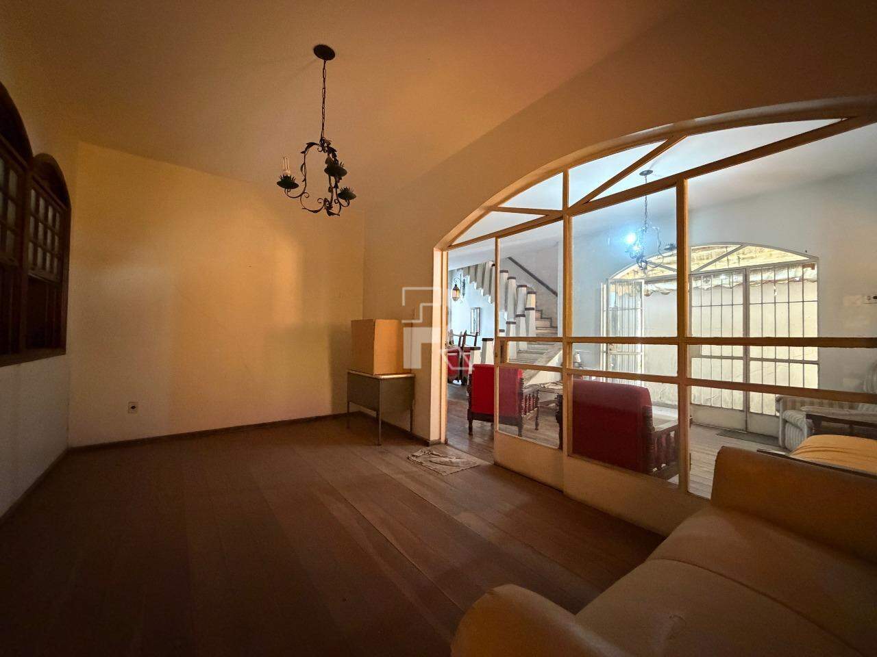 CASA | 5 QUARTOS | 2 VAGAS | BAIRRO PRADO - R$ 1.350.000,00