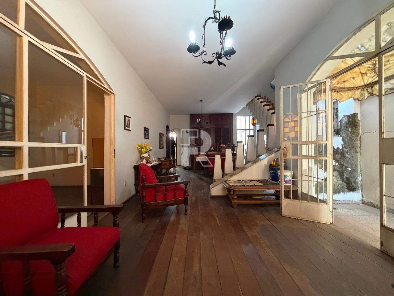 CASA | 5 QUARTOS | 2 VAGAS | BAIRRO PRADO - R$ 1.350.000,00
