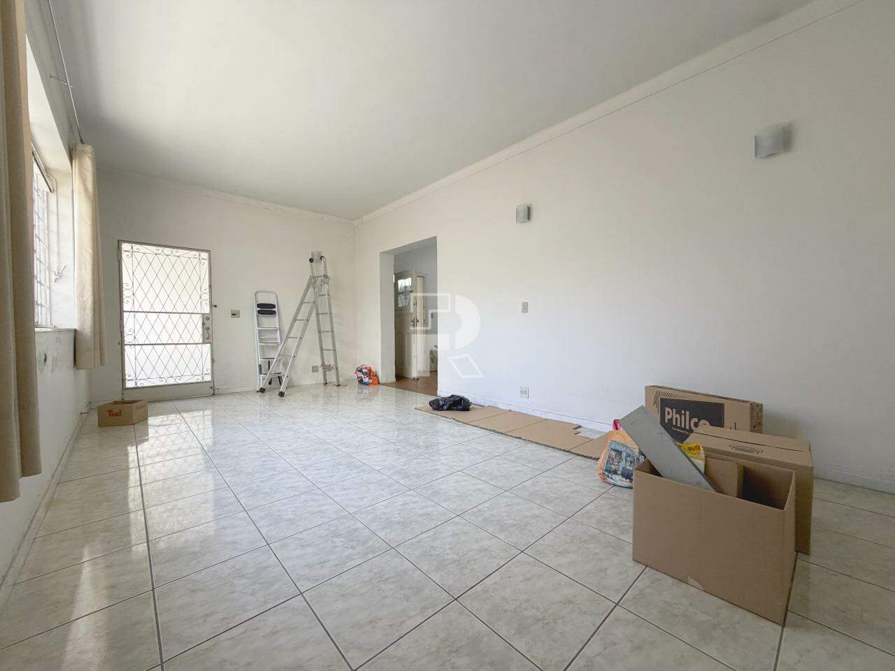 CASA 3 QUARTOS À VENDA – BAIRRO PRADO